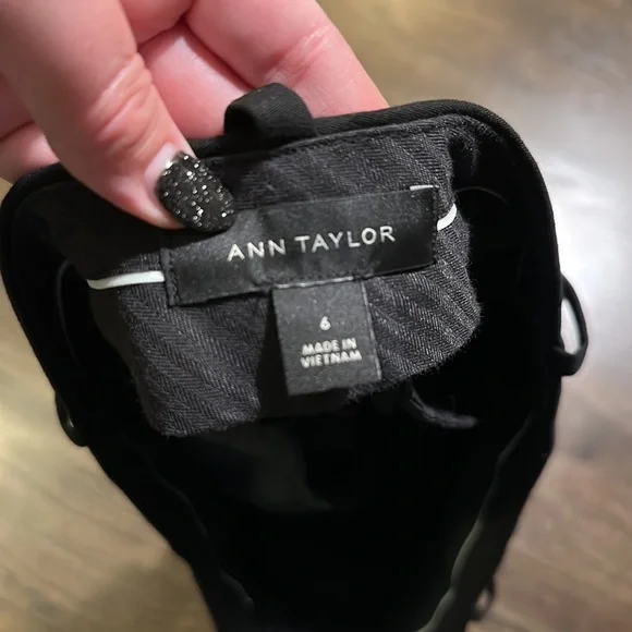 Ann Taylor Black Dress Pants 6 Straight Leg EUC - Picture 6 of 8